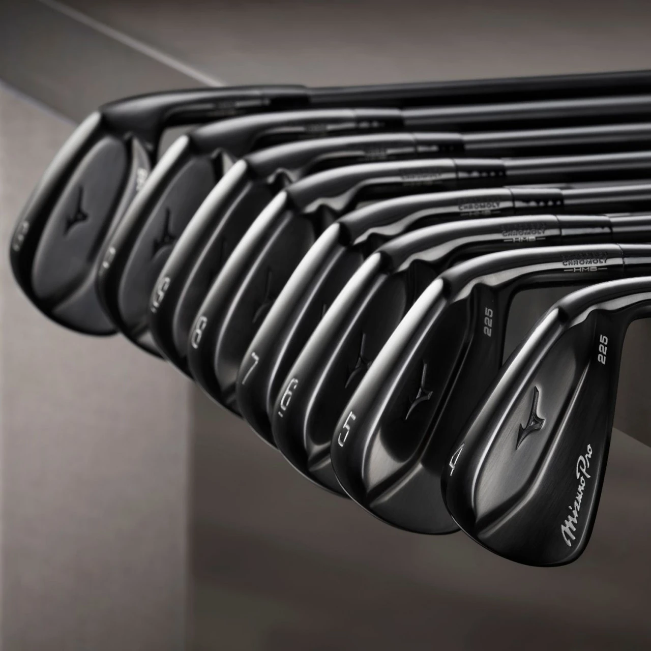 Mizuno Pro 225 Black Limited Edition Eisensatz 7 Mizuno Pro 225 Black Limited Edition Eisensatz – Bild 5